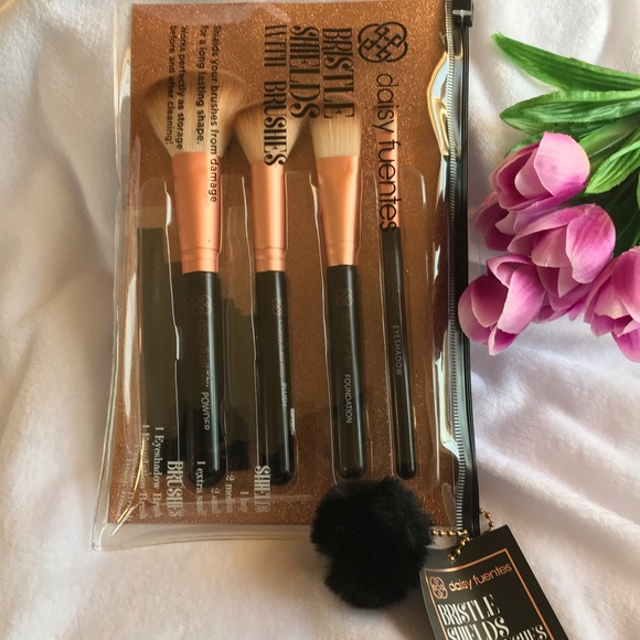 Daisy Fuentes Other - Daisy Fuentes Makeup Brushes New 🌸 Daisy Fuentes Other - Daisy Fuentes Makeup Brushes New 🌸